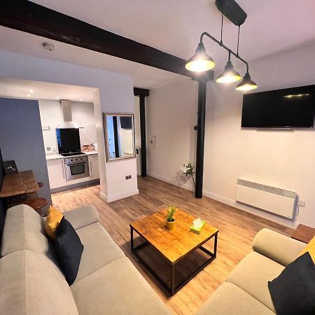 Stunning Liverpool City Center Apartment Exterior photo